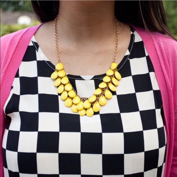 Yellow teardrop statement necklace - Picture 2 of 2